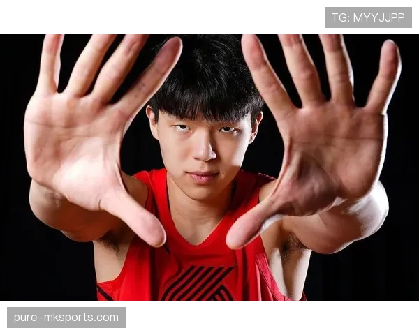 新星闪耀赛场：年轻球员首战惊艳，引发广泛关注