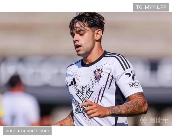 拉菲尼亚表现持续稳健,意甲球队密切关注其转会动向 拉菲尼亚表现持续稳健,意甲球队密切关注其转会动向