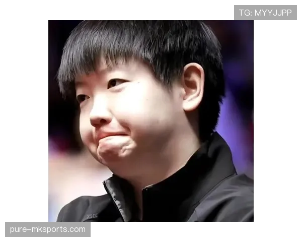 孙颖莎穿睡衣去买早点，结账那张VIP卡把我现实打脸